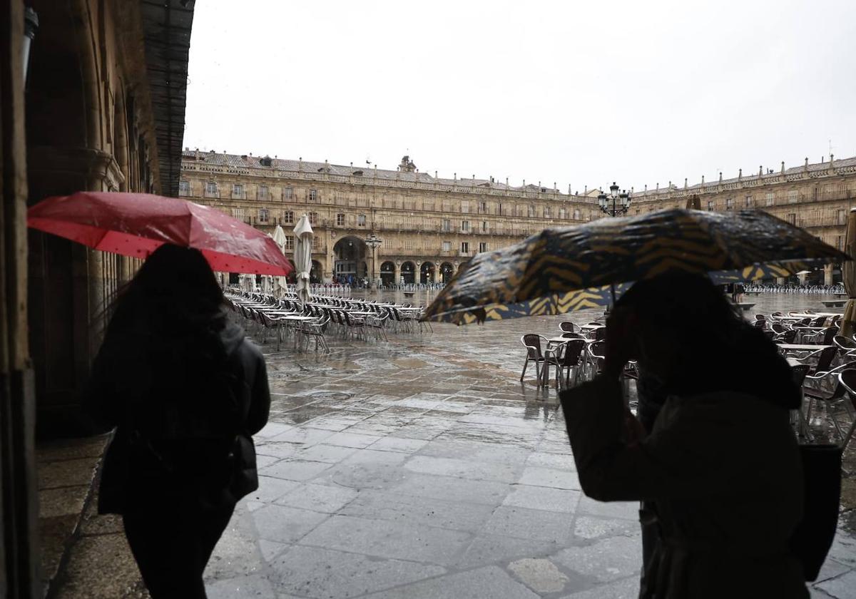 Una imagen de la Plaza Mayor en pleno temporal.