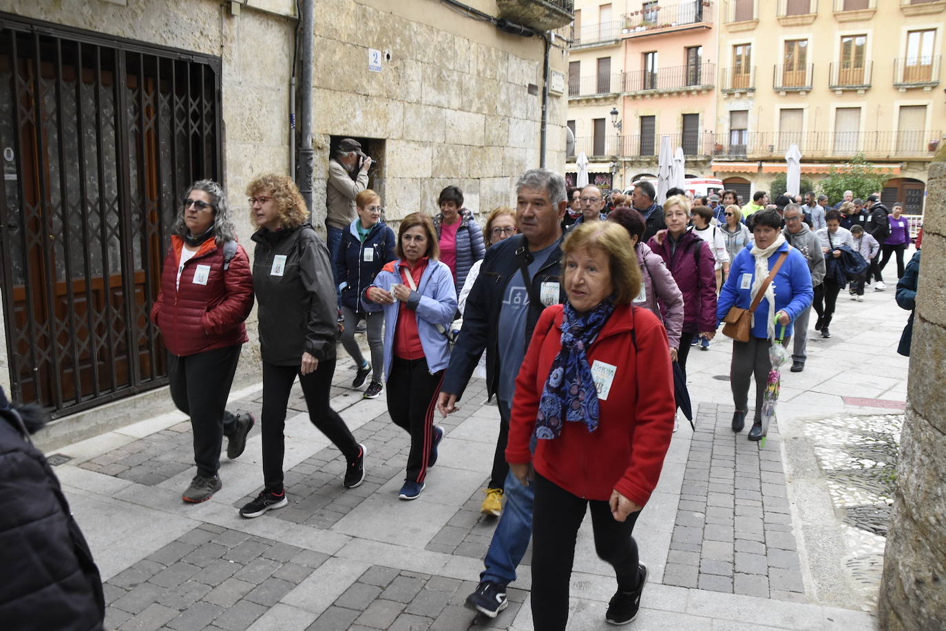 Fiesta, solidaridad y baile en la salida de la XXXIII Marcha de Asprodes