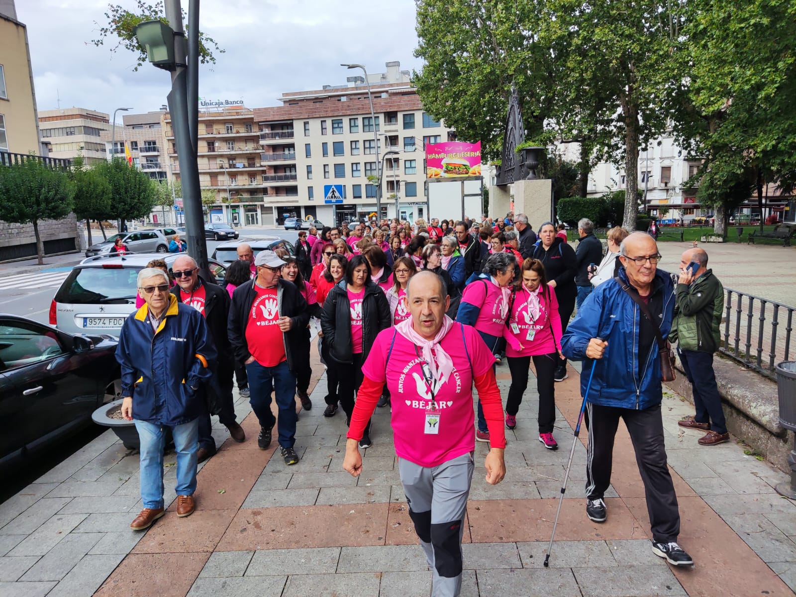 Béjar se tiñe de rosa para luchar contra el cáncer de mama