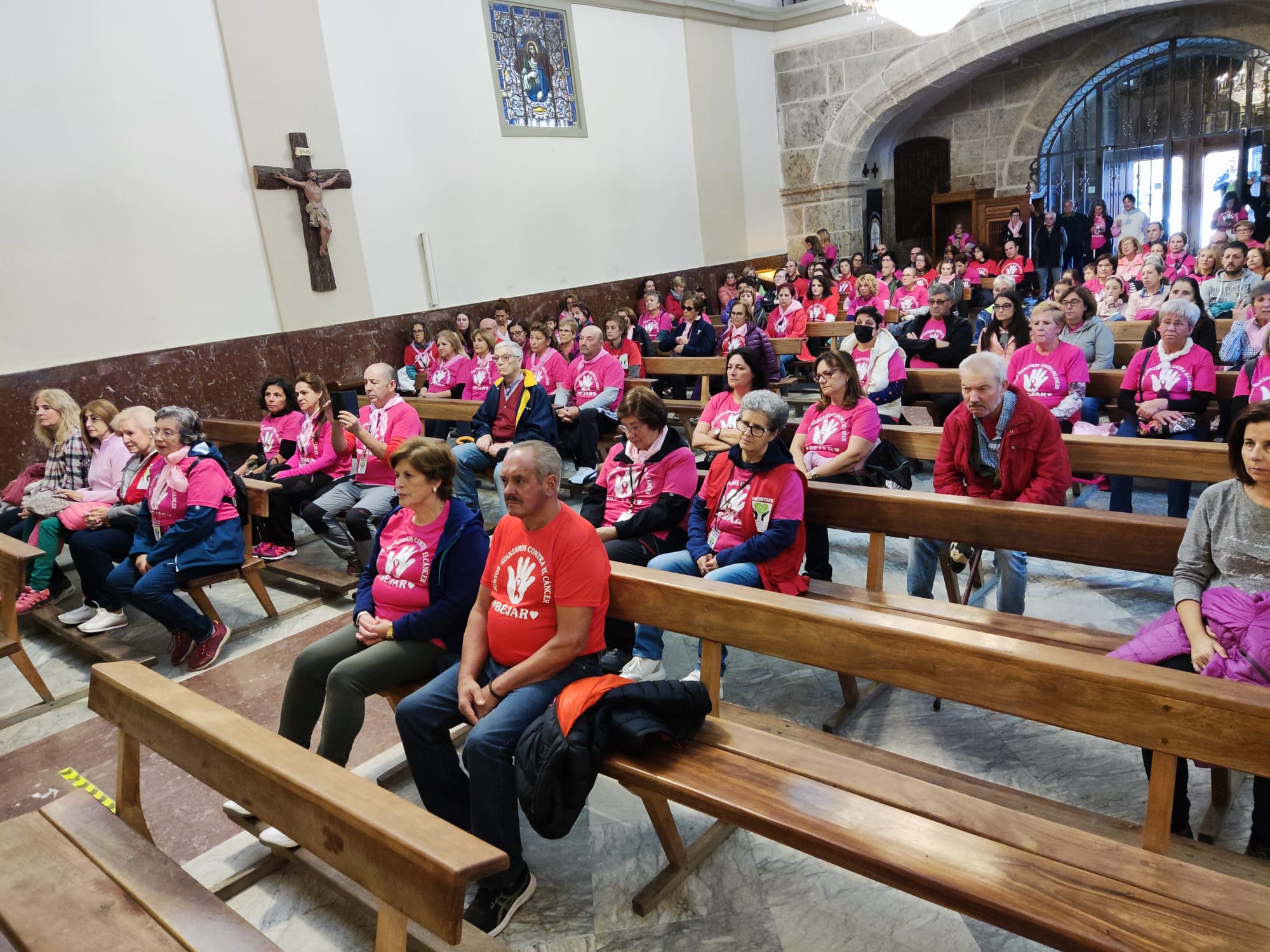 Béjar se tiñe de rosa para luchar contra el cáncer de mama