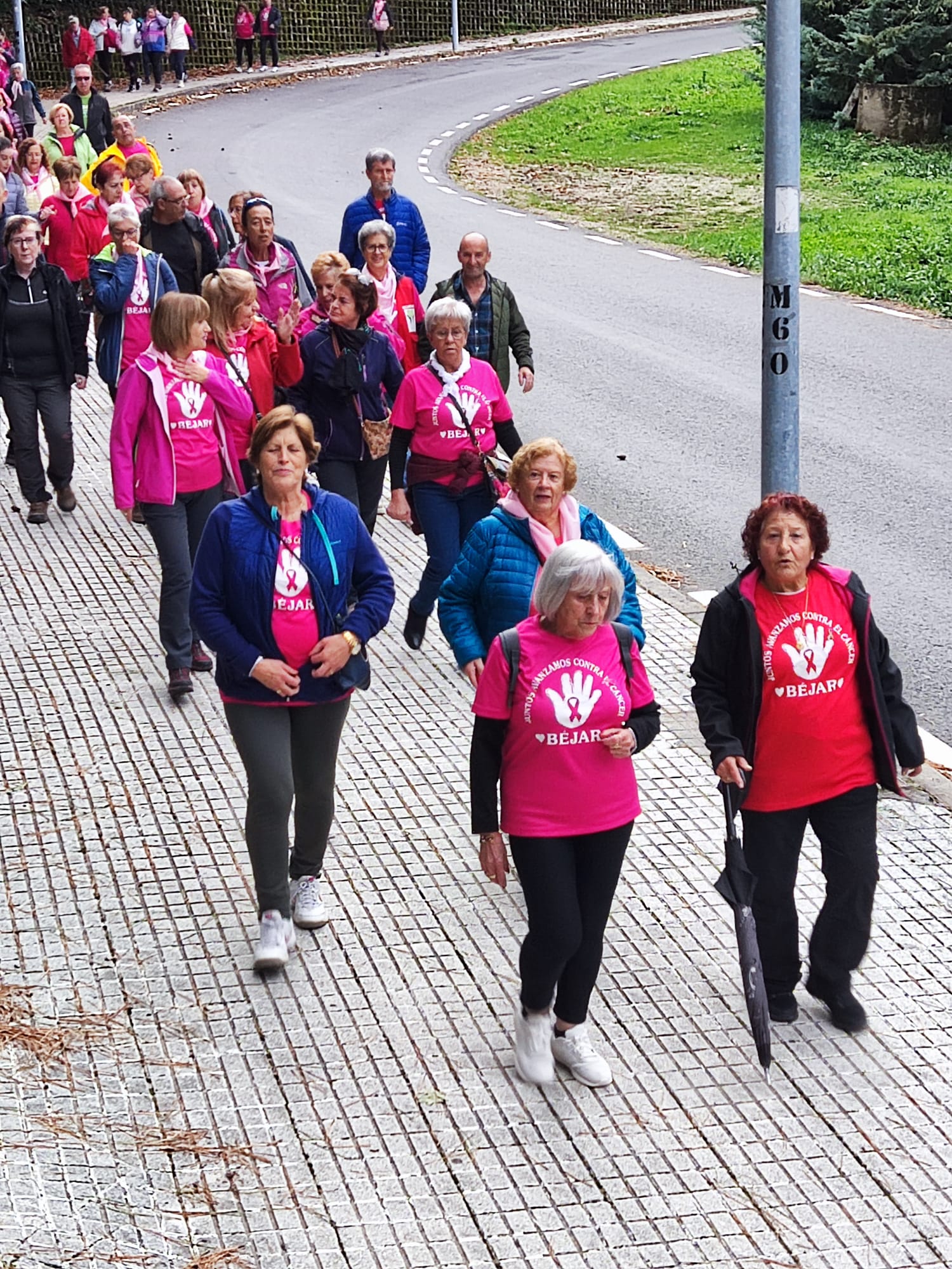 Béjar se tiñe de rosa para luchar contra el cáncer de mama