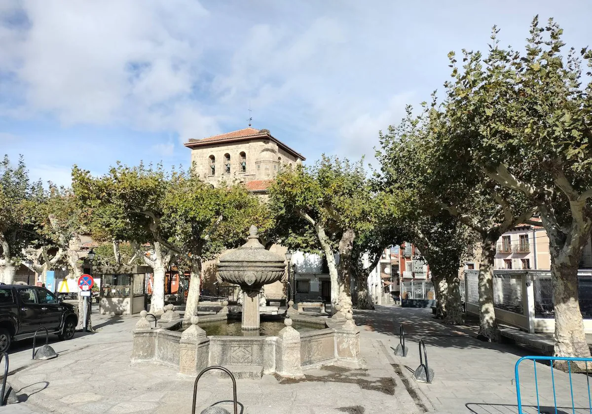 Imagen de la Plaza Mayor de Piedrahita, a menos de 70 kilómetros de Salamanca