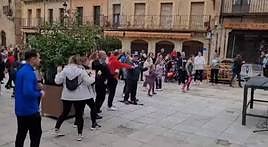 Fiesta y solidaridad en la salida de la XXXIII Marcha de Asprodes