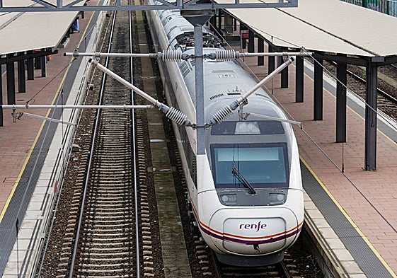El tren del modelo s-121 estacionado en la mañana del martes en Vialia.