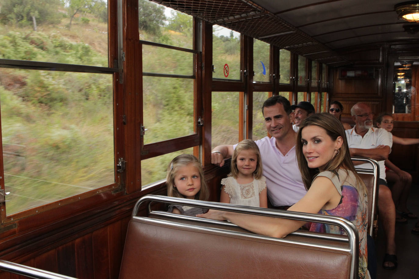 Fotografía de archivo del viaje de la familia real en el tren de Sóller el 6 de junio de 2012