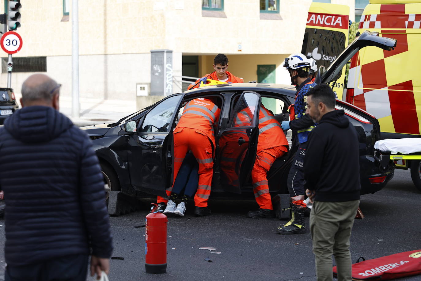 Así fue el aparatoso accidente que colapsó el barrio de Capuchinos