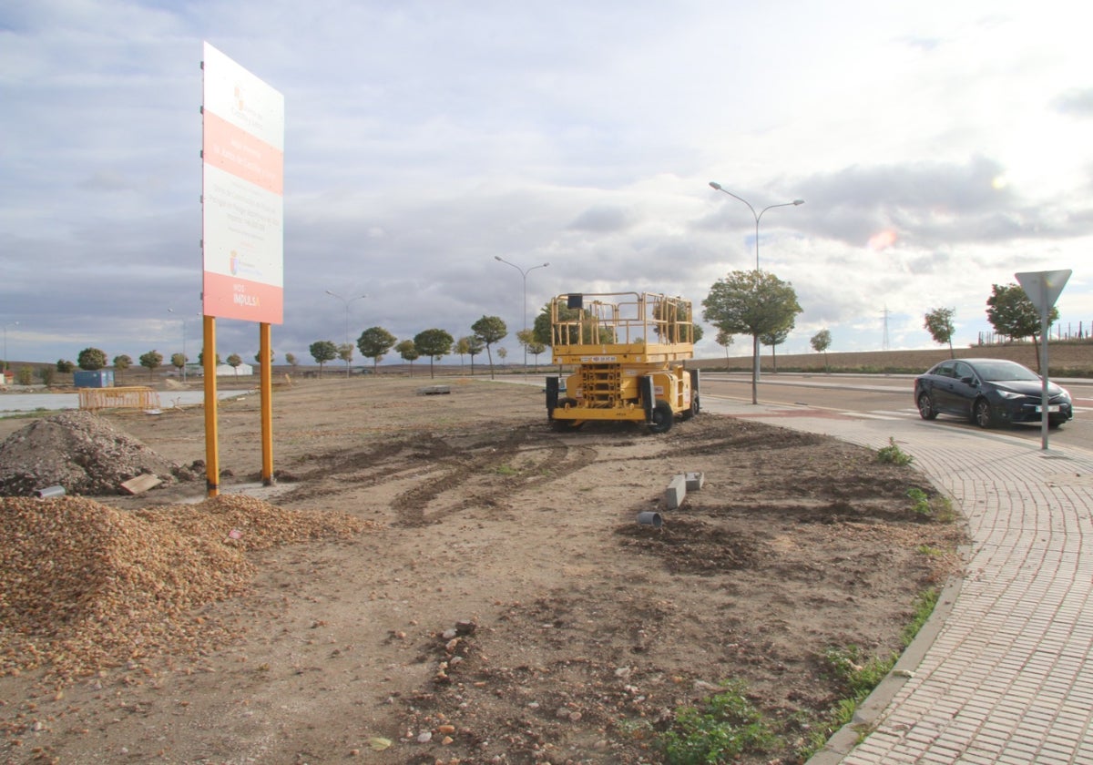 La parcela de la nueva zona deportiva de El Barrio en Villares de la Reina.