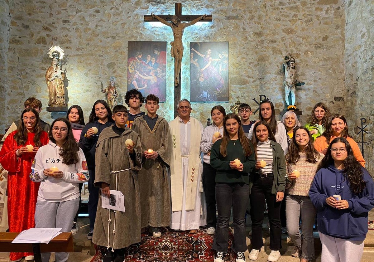 Jornada de convivencia en la iglesia parroquial, con lecturas dramatizadas.