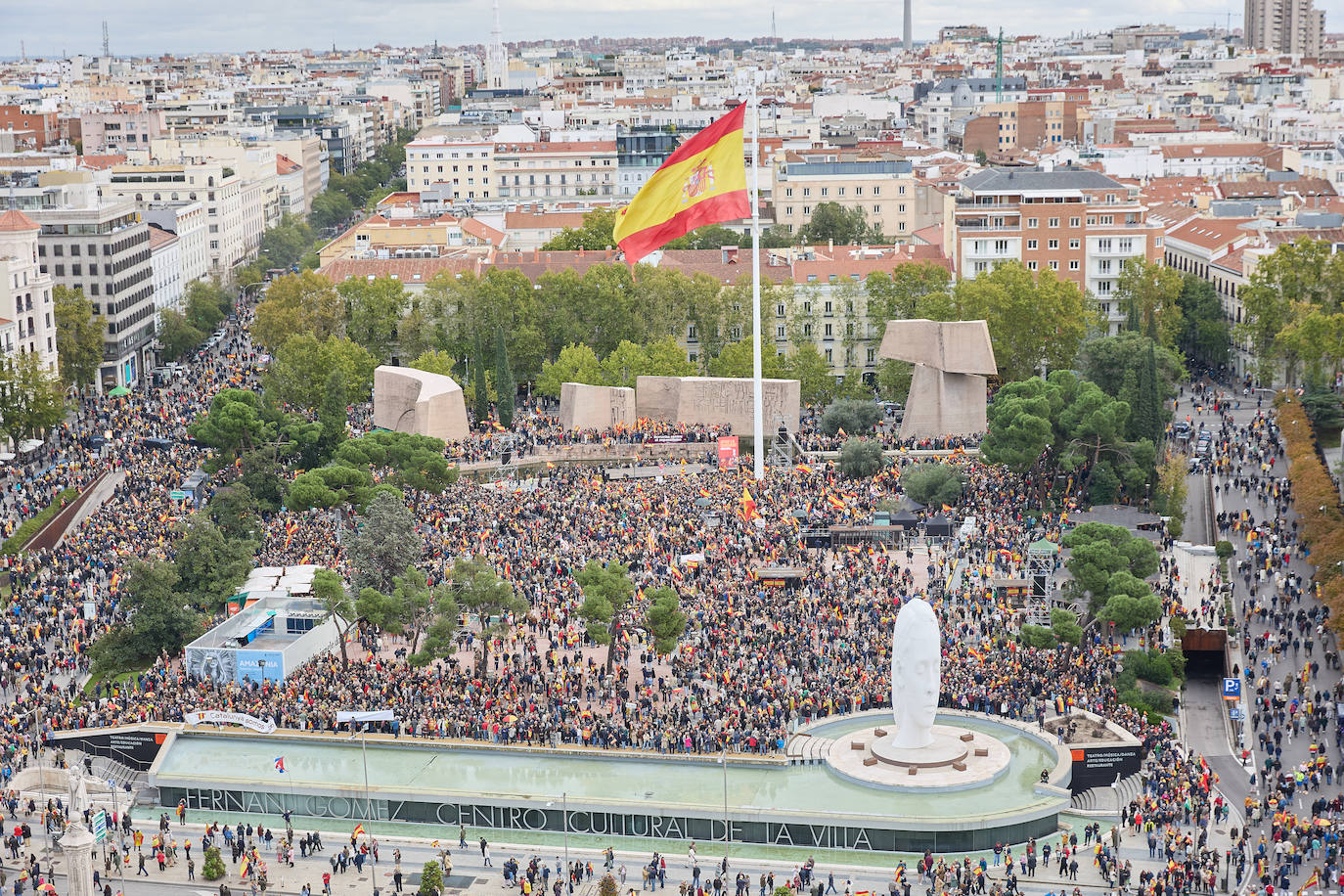 Más de 100.000 personas protestan contra la amnistía en Colón: &quot;¡Sánchez traidor!&quot;