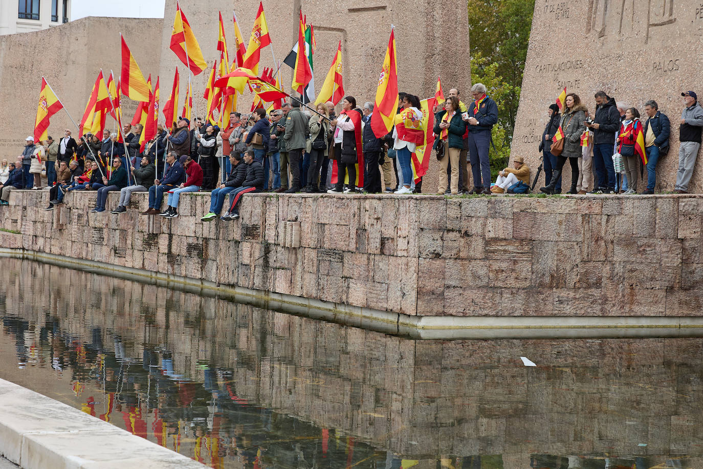 Más de 100.000 personas protestan contra la amnistía en Colón: &quot;¡Sánchez traidor!&quot;