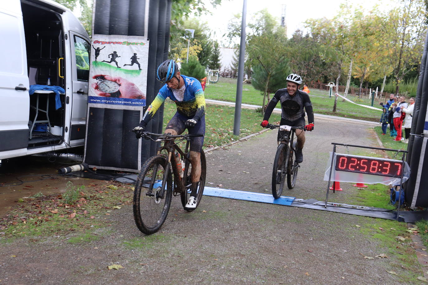 Guijuelo disfruta con la VIII Jamountain bike solidaria