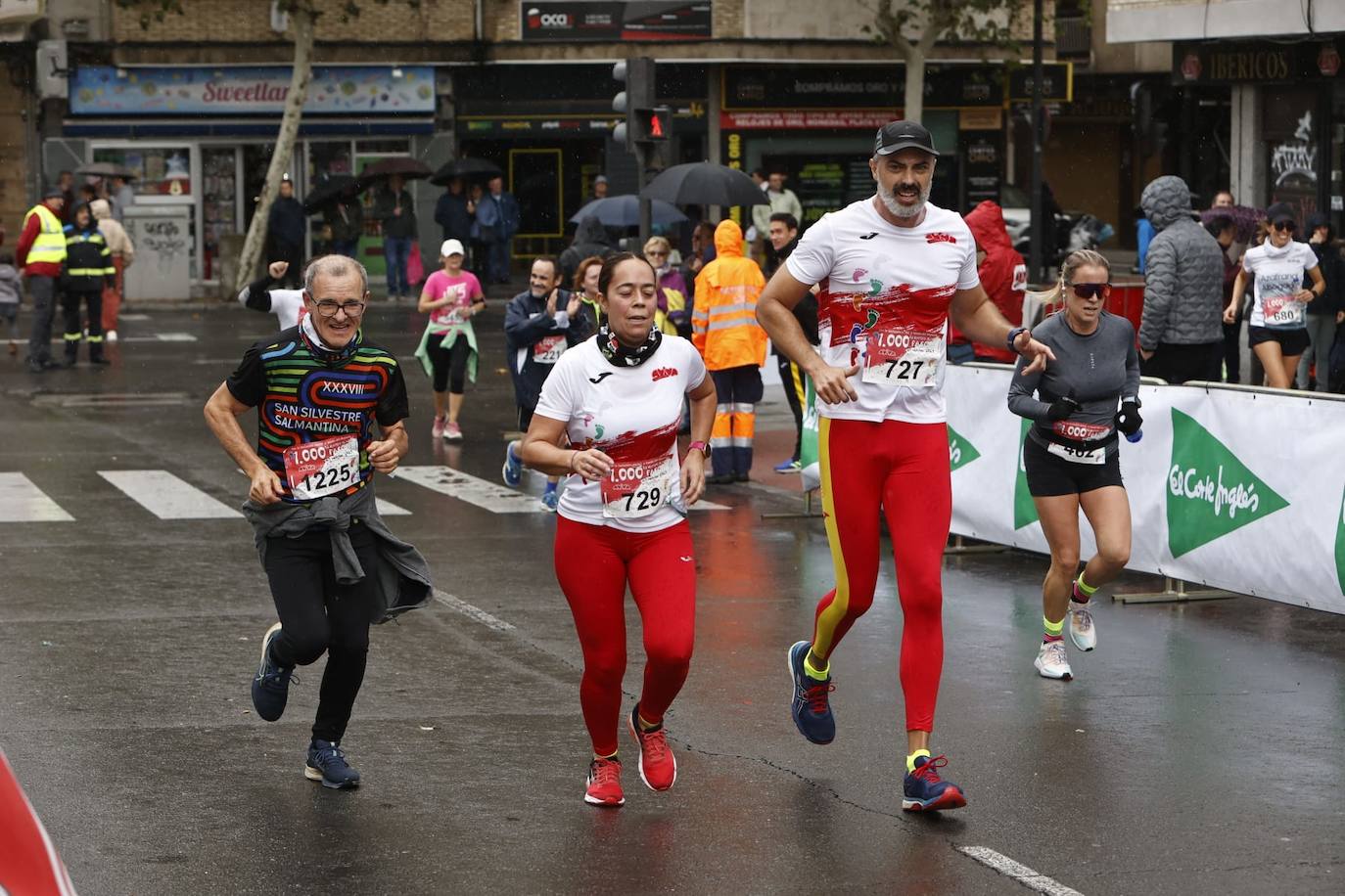 Salamanca llena sus calles con un nuevo éxito de la Carrera de los Mil Pasos