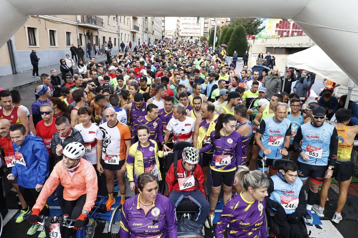 Salamanca llena sus calles con un nuevo éxito de la Carrera de los Mil Pasos