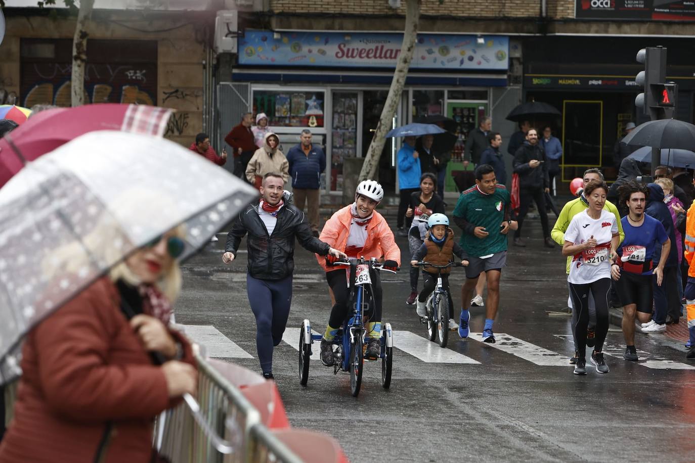 Salamanca llena sus calles con un nuevo éxito de la Carrera de los Mil Pasos