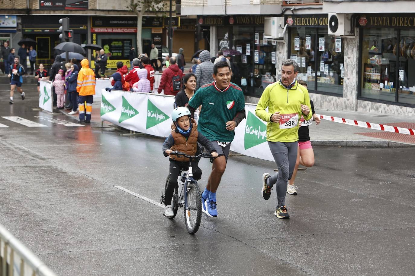 Salamanca llena sus calles con un nuevo éxito de la Carrera de los Mil Pasos