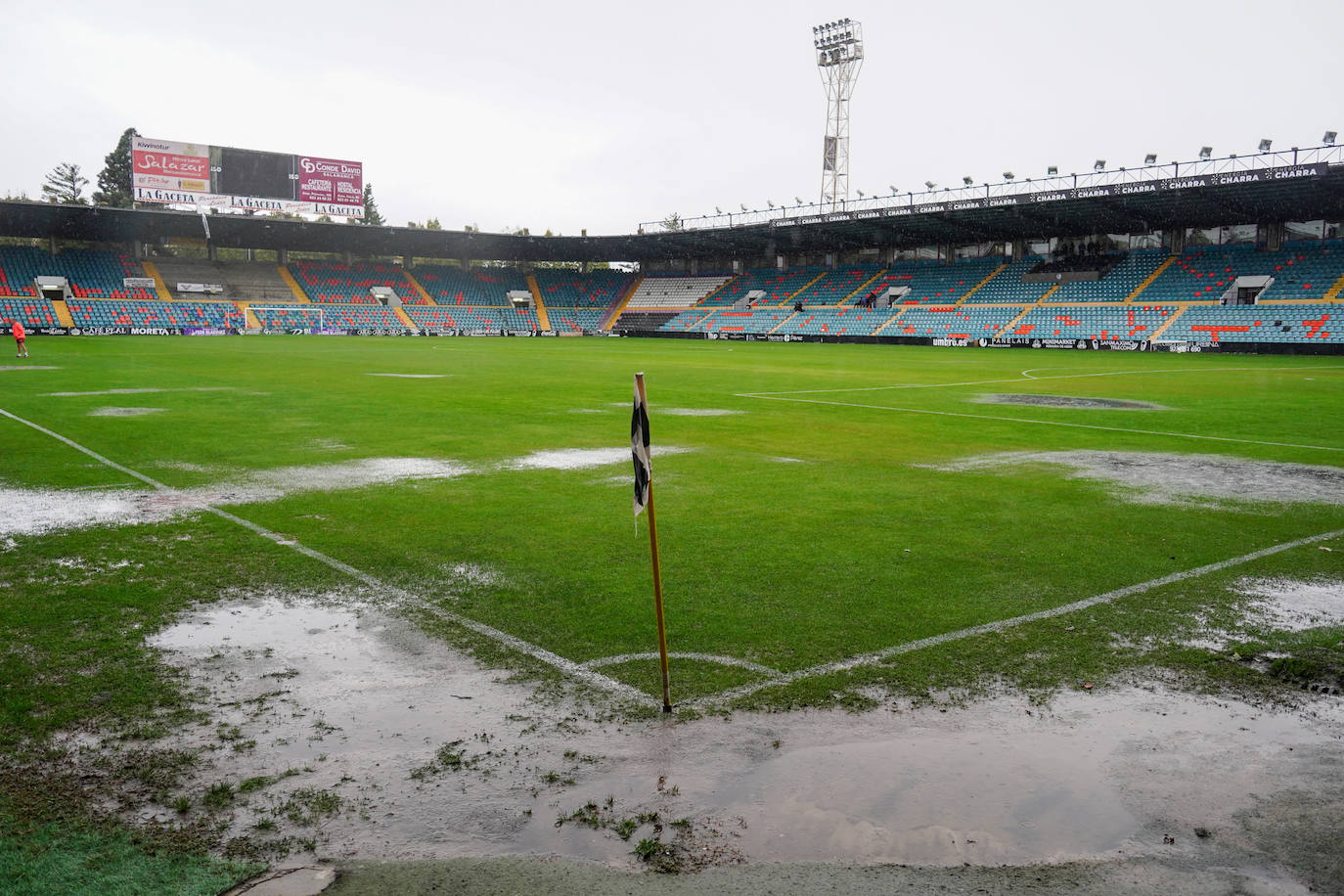 Así estaba El Helmántico cuando se suspendió el Salamanca UDS - Cristo Atlético