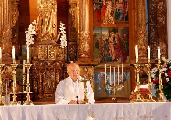 Don Juanjo, ya retirado, regresó a Linares para celebrar con sus vecinos la fiesta de Nuestra Señora de la Asunción el pasado mes de agosto.