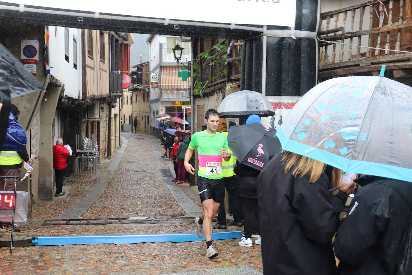 La lluvia no puede con la carrera de los lagares rupestres de San Esteban de la Sierra