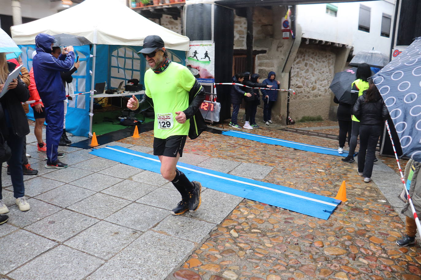 La lluvia no puede con la carrera de los lagares rupestres de San Esteban de la Sierra