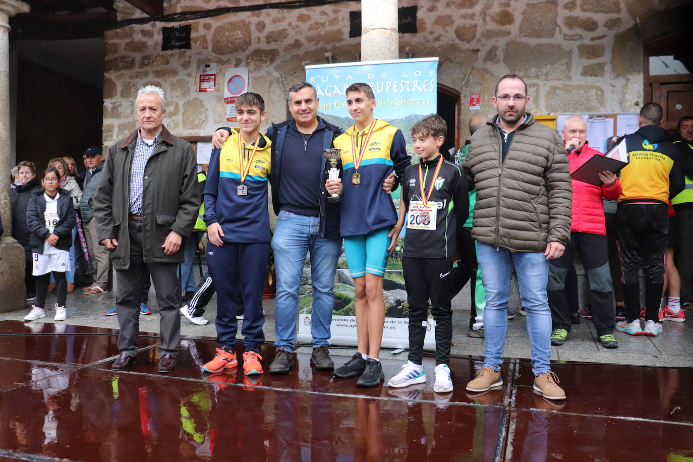 La lluvia no puede con la carrera de los lagares rupestres de San Esteban de la Sierra