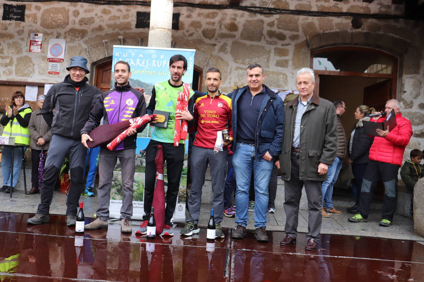 La lluvia no puede con la carrera de los lagares rupestres de San Esteban de la Sierra