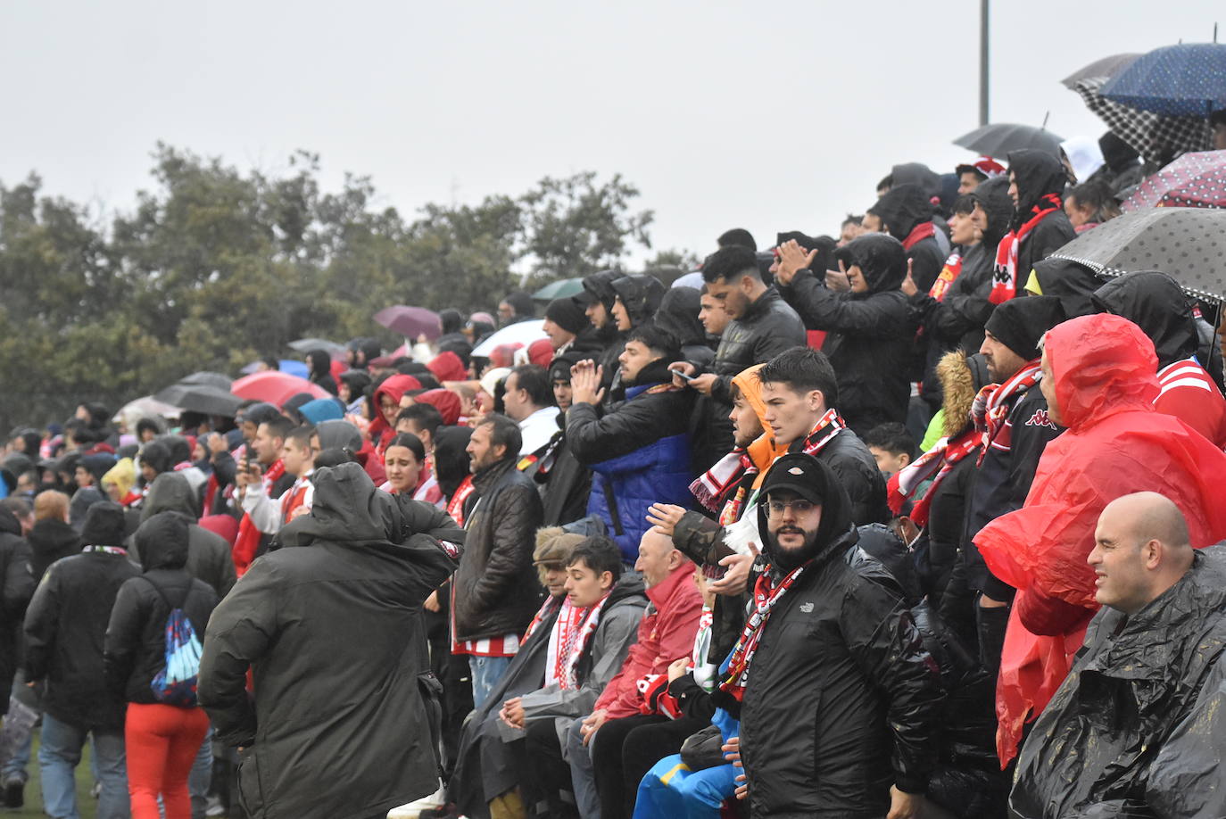 La primera visita del Sporting de Gijón a Guijuelo, en imágenes