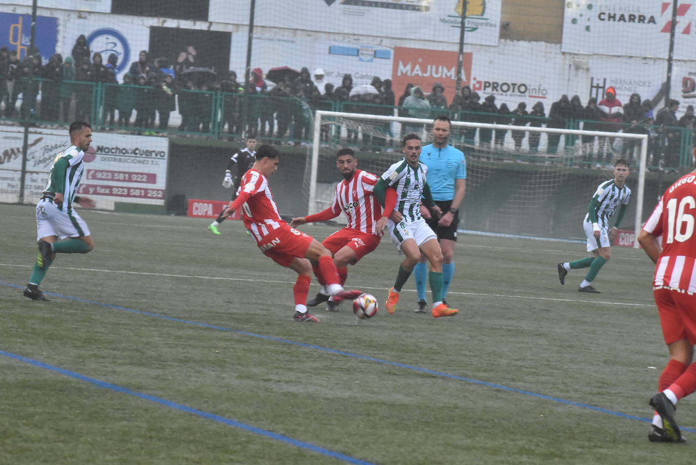 La primera visita del Sporting de Gijón a Guijuelo, en imágenes