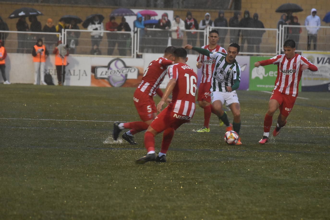 La primera visita del Sporting de Gijón a Guijuelo, en imágenes