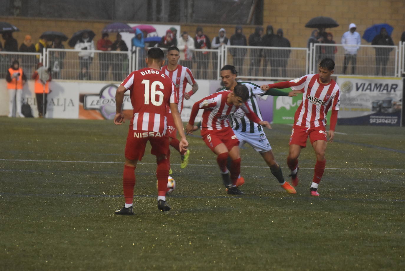 La primera visita del Sporting de Gijón a Guijuelo, en imágenes