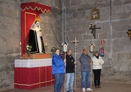Rosario en la iglesia de Peñaranda por los fieles difuntos