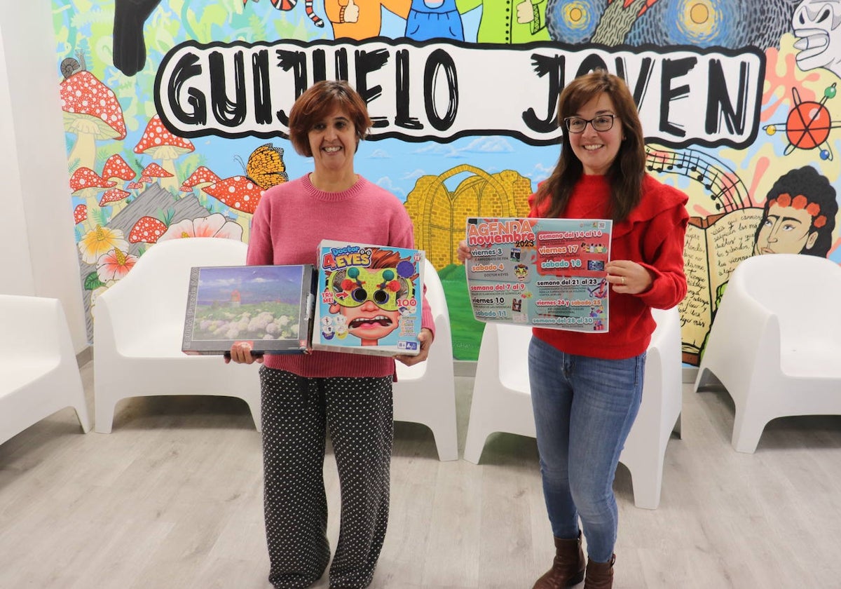 Ana Aveleira y Sara García, durante la presentación de la programación de noviembre.