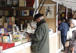 Primera mañana de la Feria del Libro Antiguo y de Ocasión.