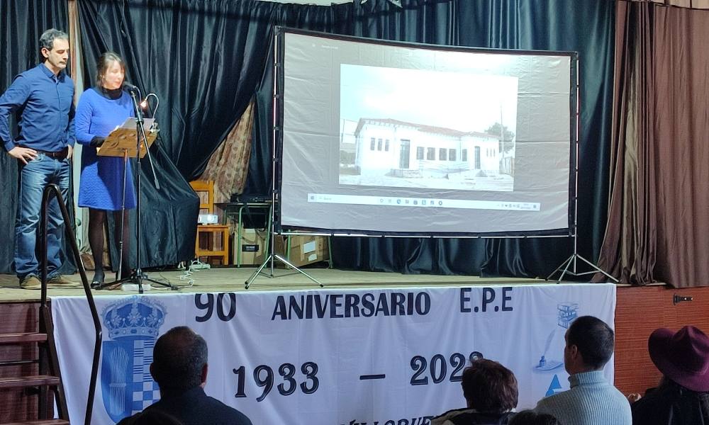 Villoruela recrea la inauguración de su escuela