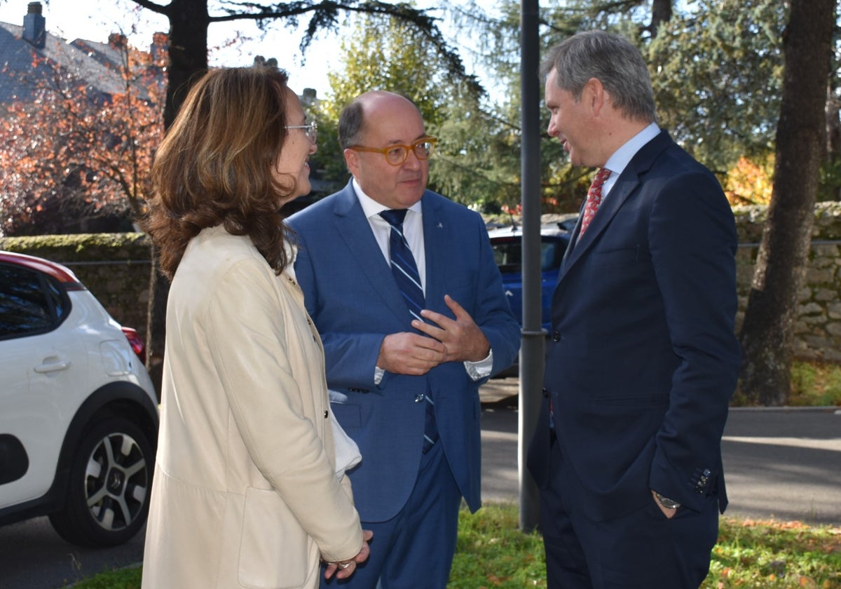 Manuel Muiños, junto al ministro de Sanidad, José Miñones.