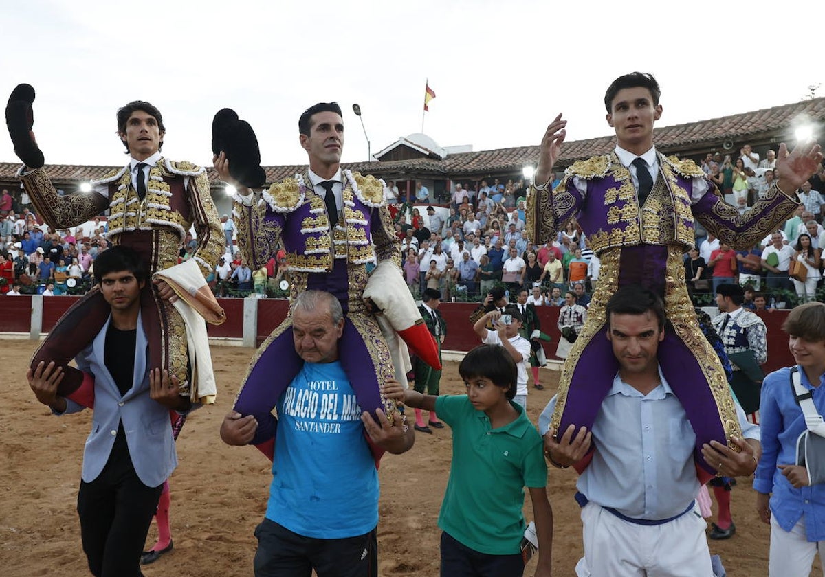 Castella, Talavante y Diosleguarde, a hombros el pasado 19 de agosto en Guijuelo.