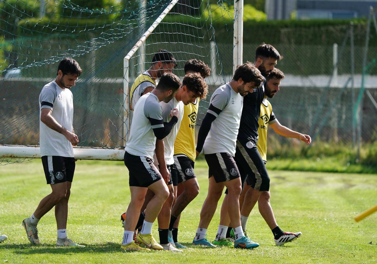 Entrenamiento en los campos anexos a Las Pistas del Helmantico del Salamanca UDS