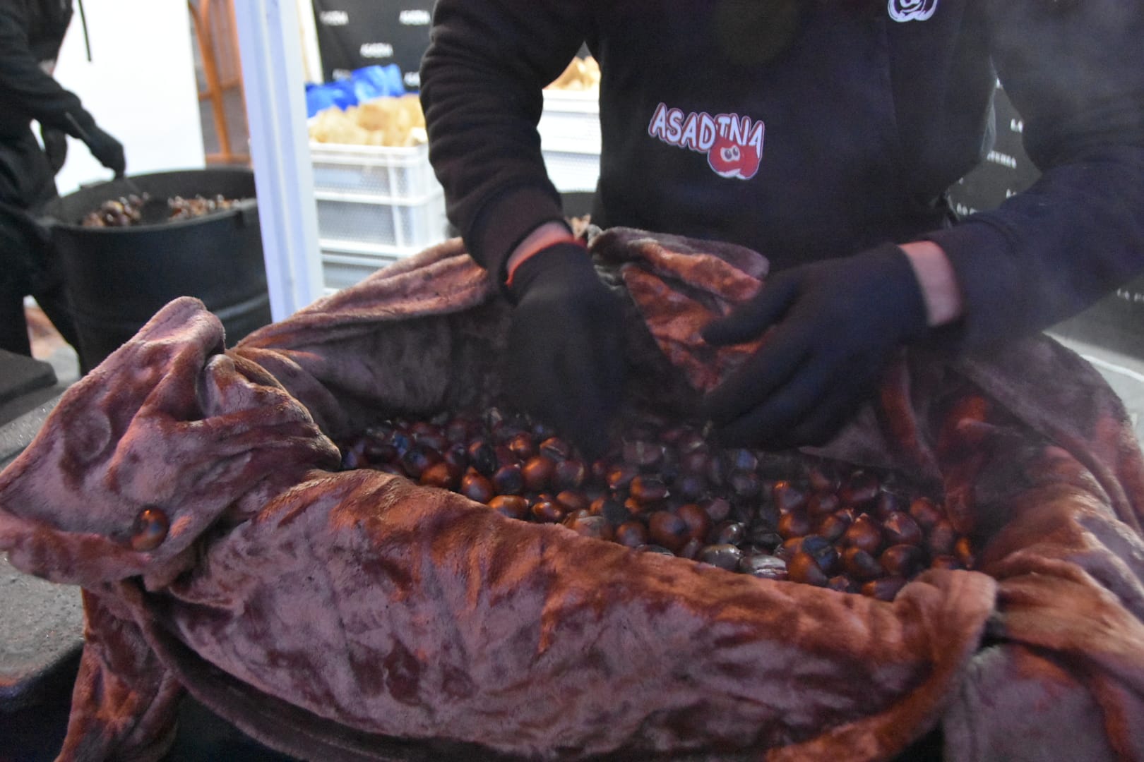 250 kilos de castañas en la gran fiesta otoñal de Villamayor