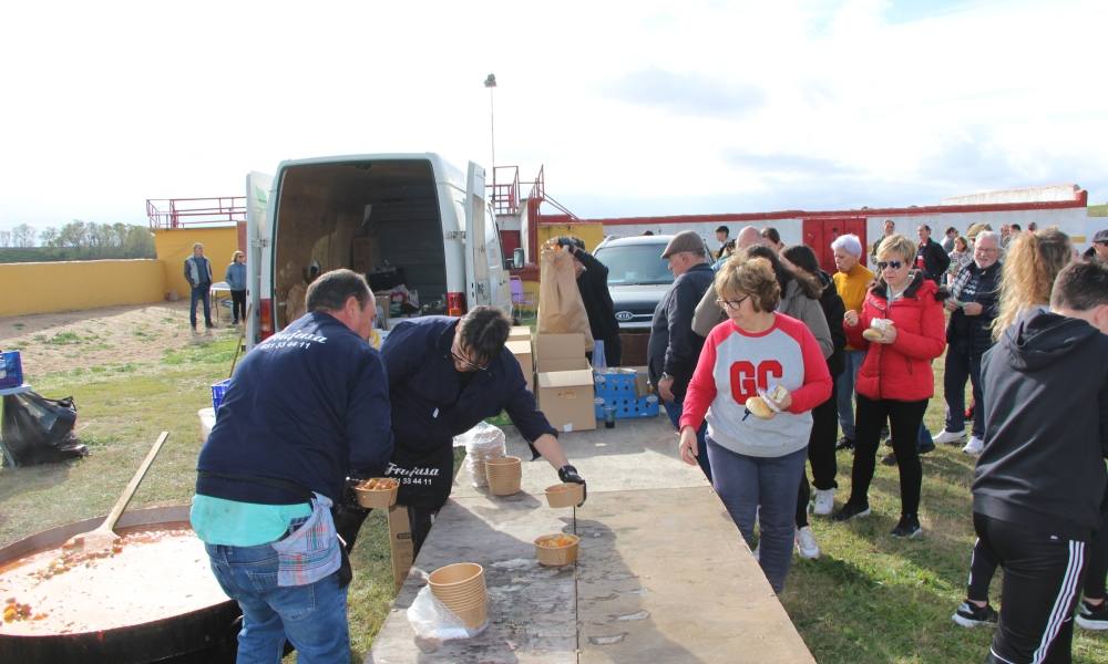 Villaflores reúne a 500 personas en la Morquera con la tradicional capea