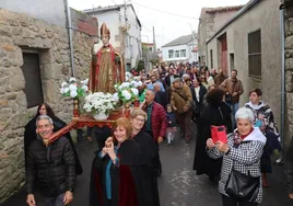 Imagen de la procesión con la imagen de San Martín de Tours celebrada en la localidad