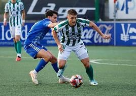 Un momento del partido entre el Guijuelo y el Covadonga.