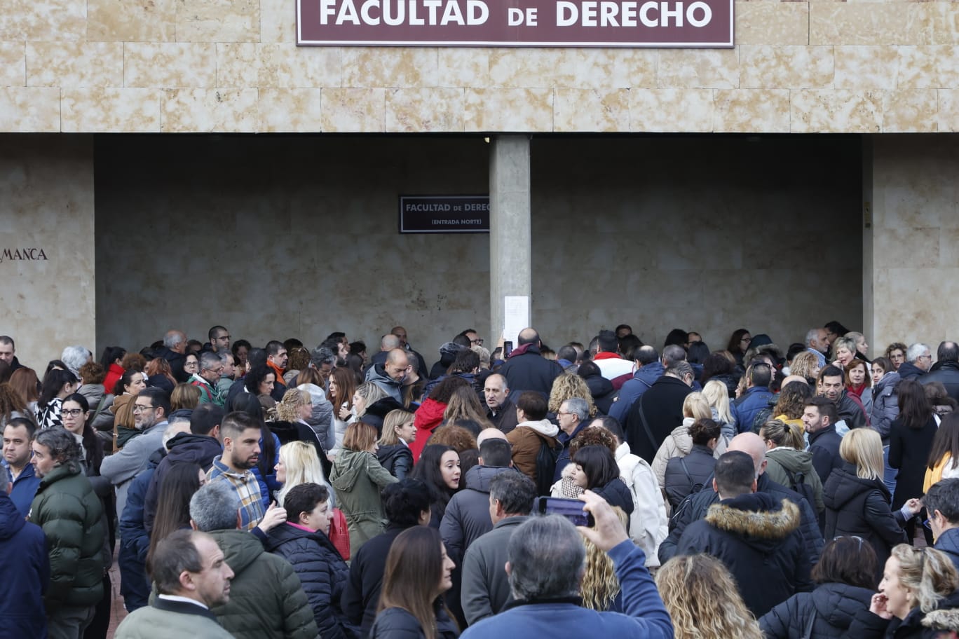 Nervios entre los 10.000 opositores a celador en Salamanca