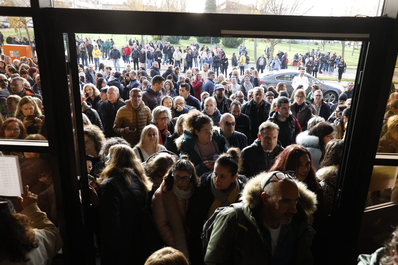 Nervios entre los 10.000 opositores a celador en Salamanca