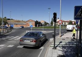 Rotonda de Lasalle con la carretera de Vecinos que se convertirá en «inteligente».