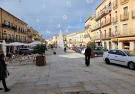 La decoración navideña de la Plaza Mayor se extiende este año a la parte inferior del ágora.