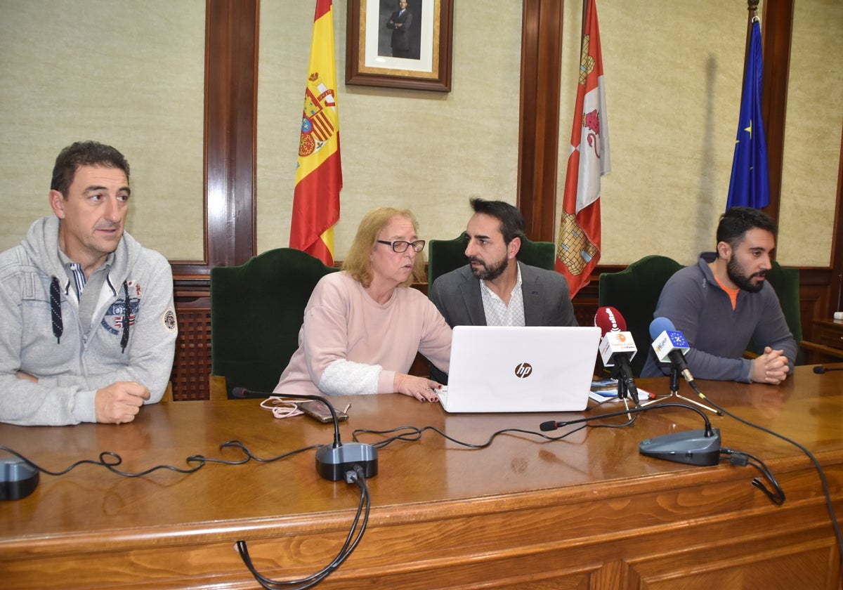 Rubén Martín, Maite Cascón, Javier Hernández y Kevin Blázquez han apoyado esta tarde al alcalde de Béjar, Luis Francisco Martín.