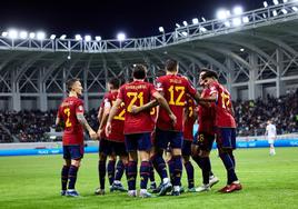 Los jugadores celebrando uno de los goles.