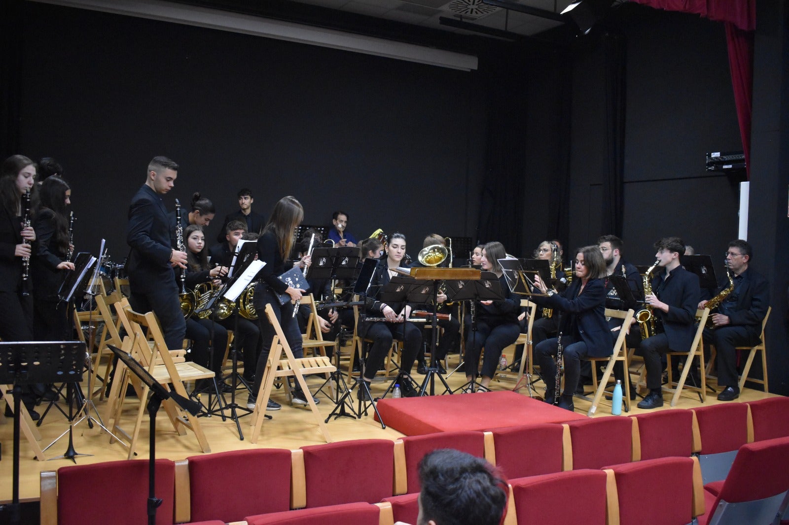 La Banda de Música de Villamayor seduce al público con el cine como protagonista