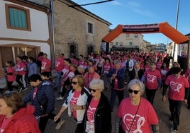 Los participantes en la tercera edición de la marcha contra el cáncer de mama de Sancti Spíritus tiñeron de rosa y solidaridad las calles del pueblo