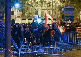 Así fue la decimosexta manifestación en Ferraz tras la concentración masiva en Cibeles