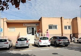 Imagen del acceso principal al centro de salud de Guijuelo.